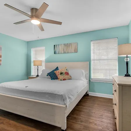 Gulf Breeze, Close To Downtown & Beaches 3Br-2Bt